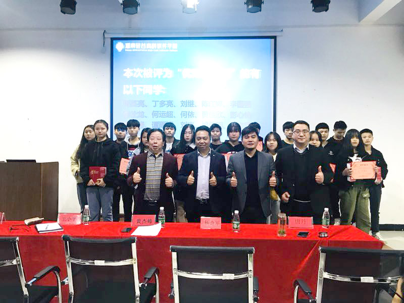 实现宿舍军事化管理，寝室内务总结表彰动员大会！