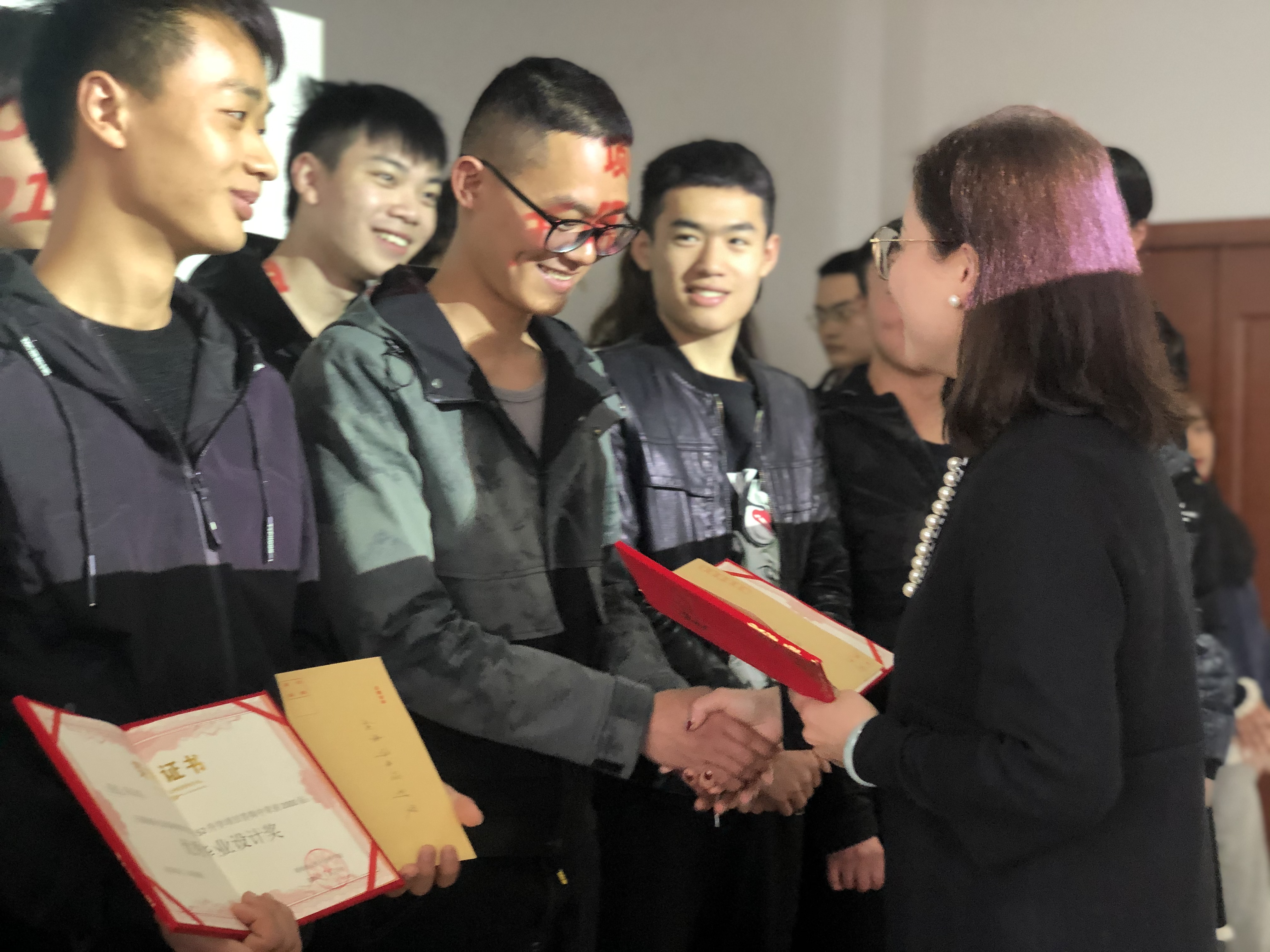 <b>答辩And升学丨硅谷学子，未来有你，精彩继续！</b>
