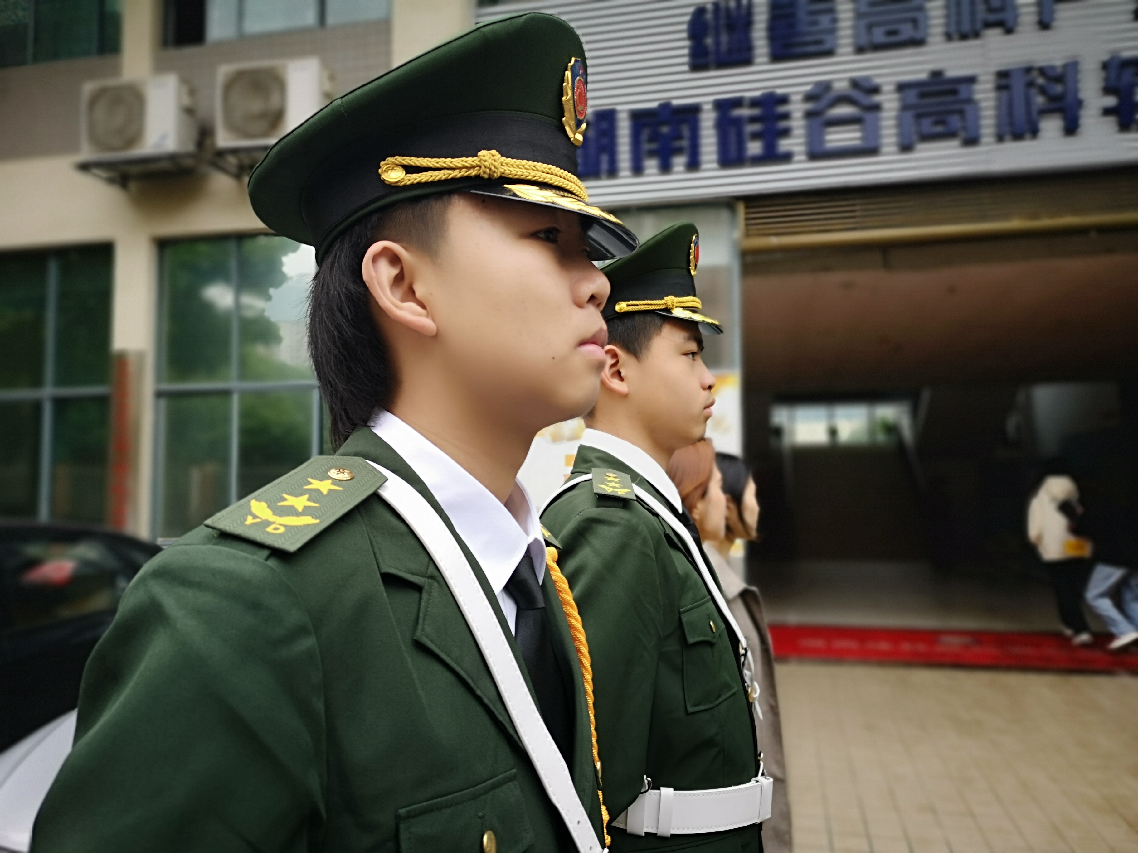 <b>校园安全丨我校举行保卫处授牌仪式暨安全教育大会！</b>