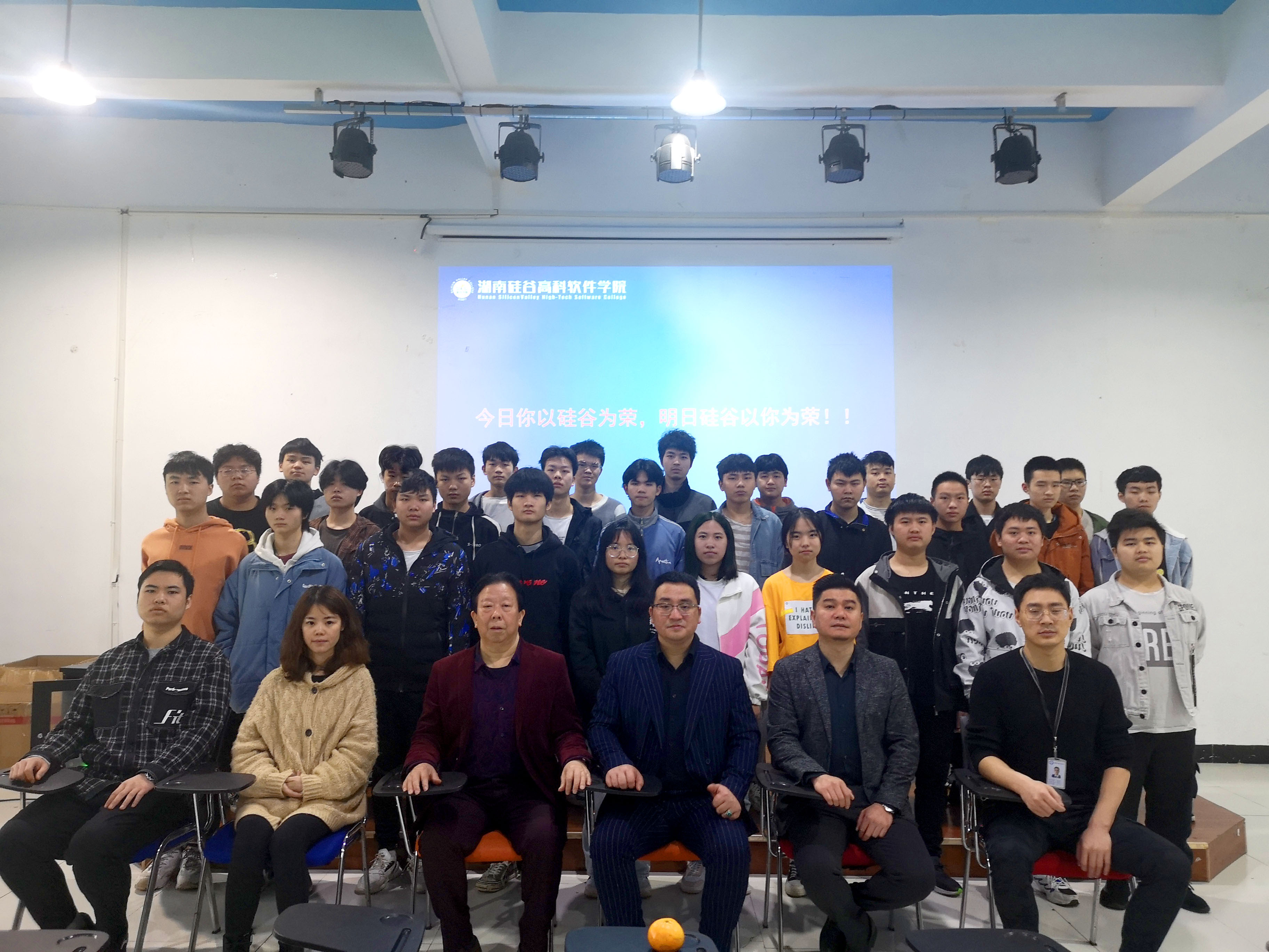 <b>开班典礼丨新班级，新起点，你们是最美的风景线~</b>