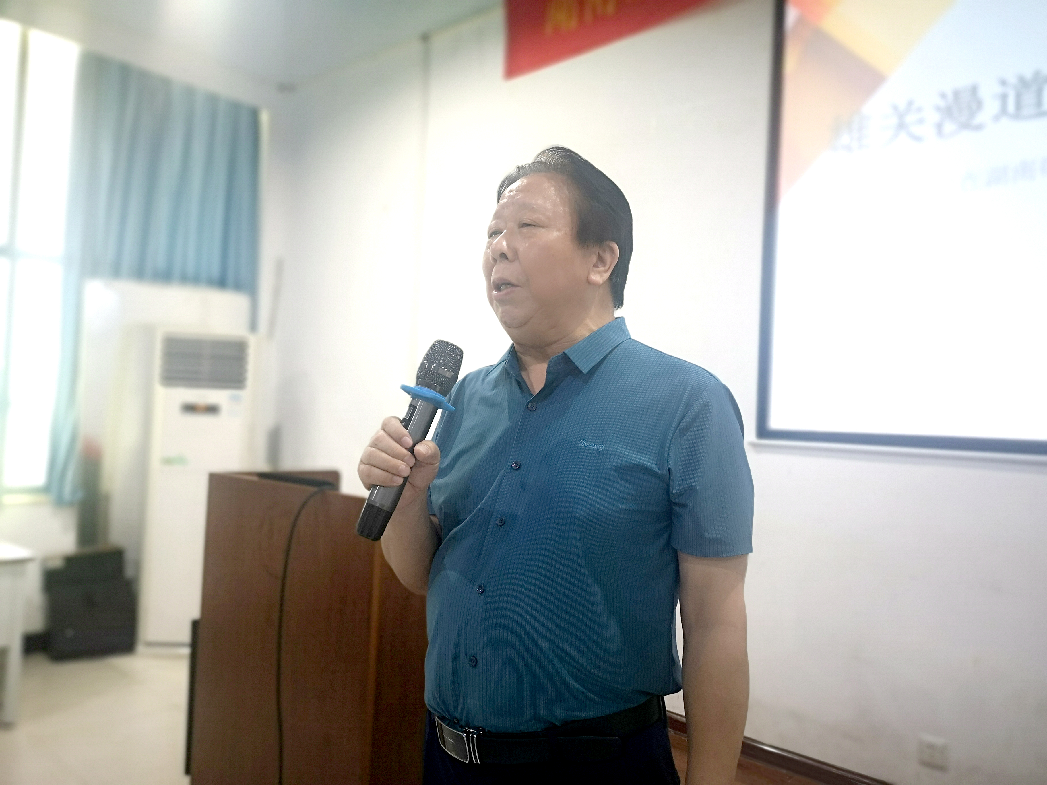 <b>荣誉院长王小平丨拳拳之心建名校，谆谆教诲育英才！</b>