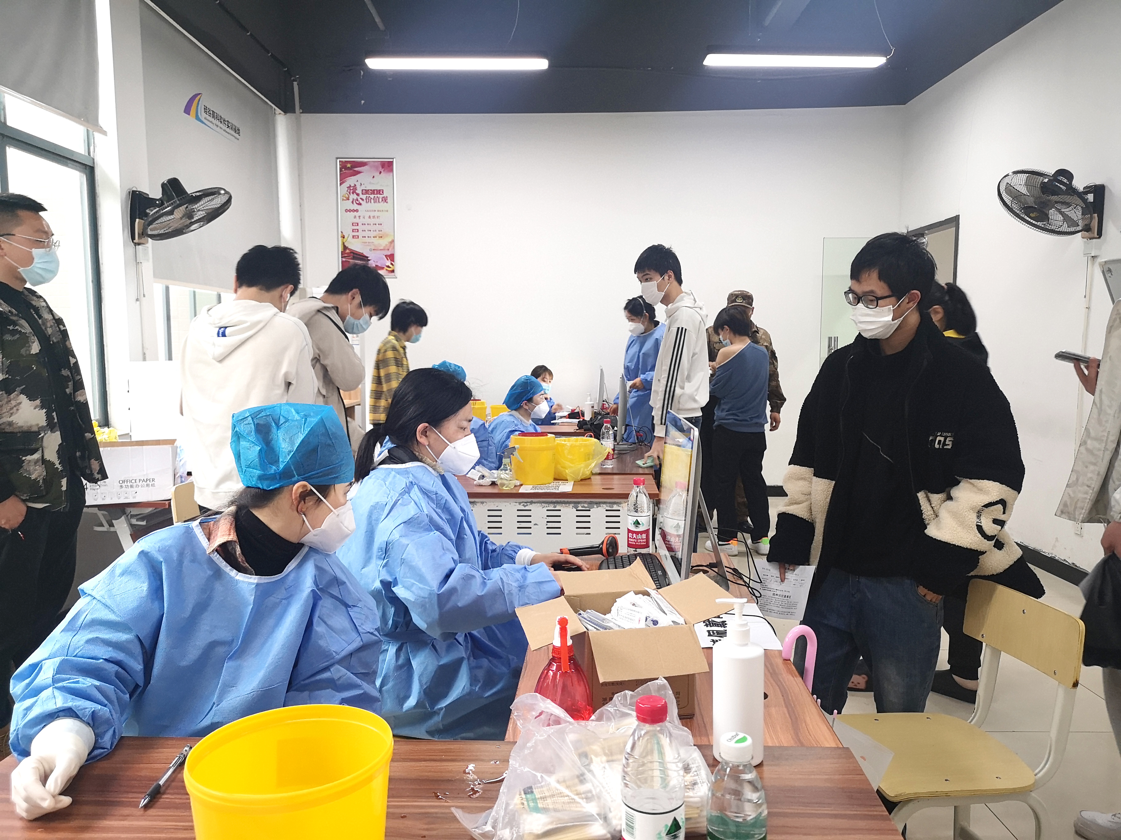 <b>校园安全丨请放心，硅谷人已打新冠疫苗加强针！</b>