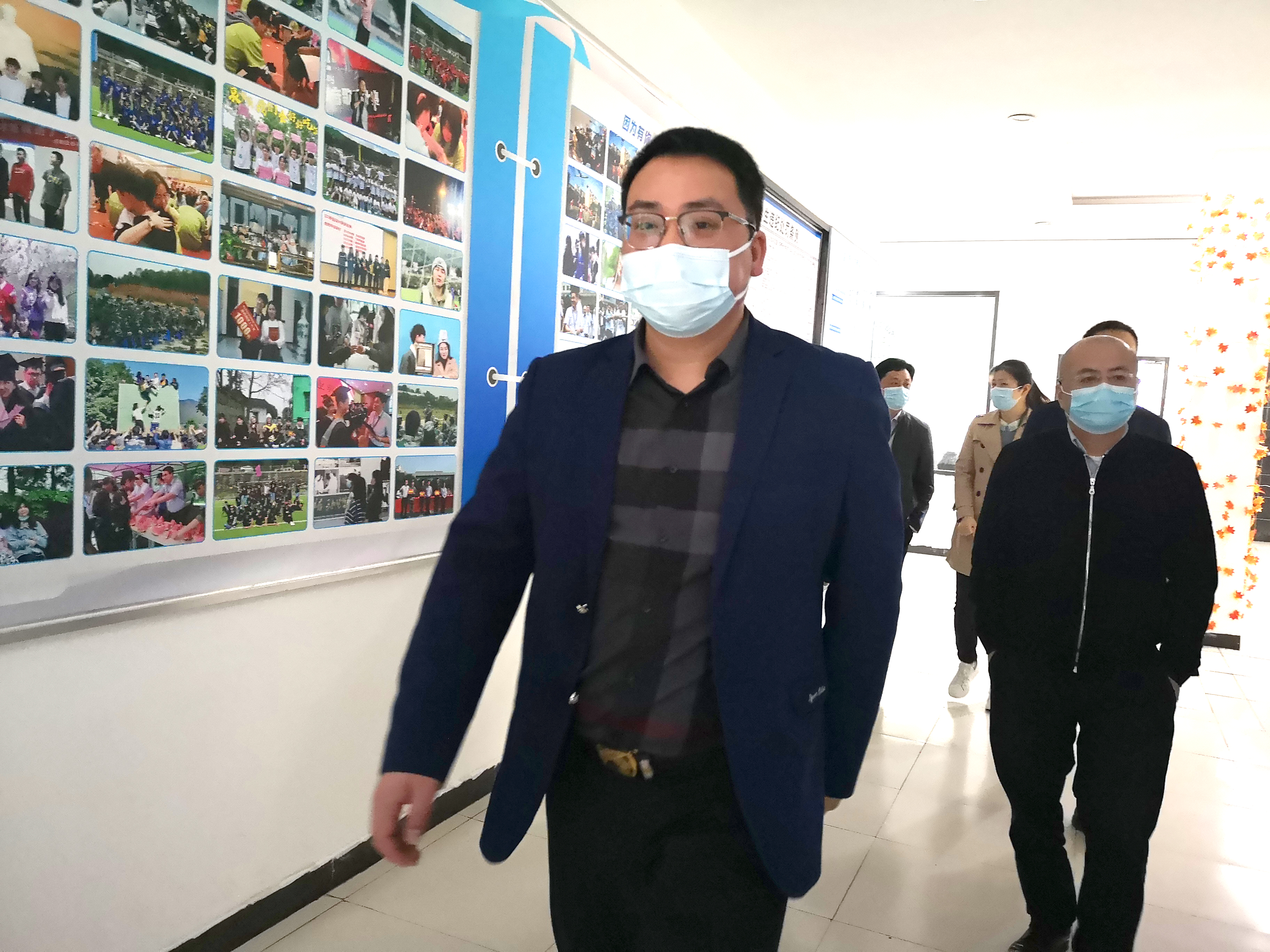 <b>岳麓高新区党工委书记屈志峰一行莅临我校指导疫情防控工作！</b>